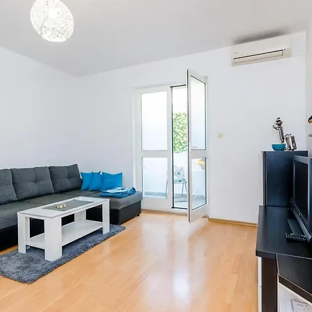 Antej - One Bedroom With Terrace And City View Apartment *